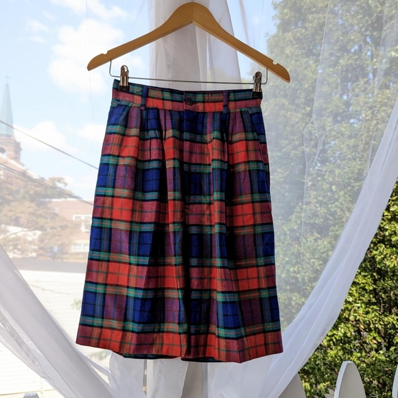 Vintage 80's Ambitions Blue, Red, & Green Tartan Plaid High Waisted Golf Shorts - Picture 4 of 6